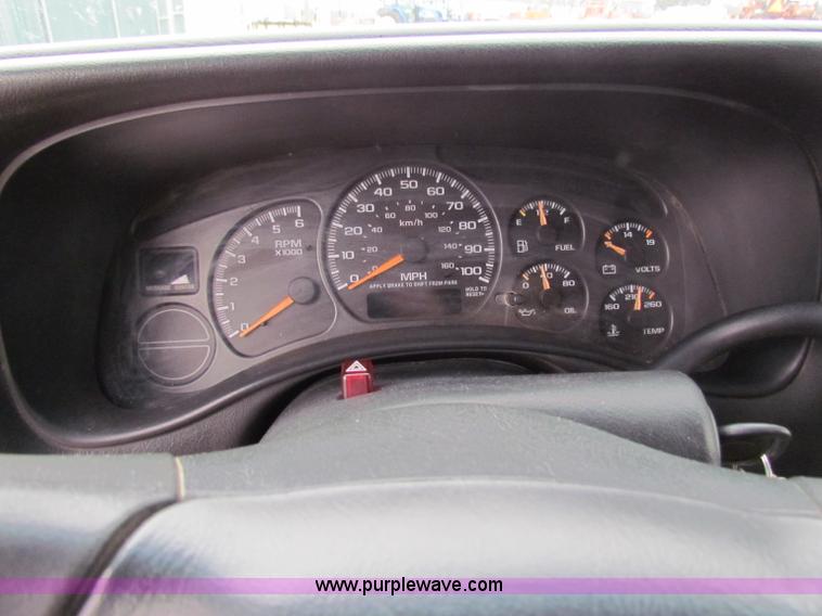 image for item B7096 2002 Chevrolet Silverado C1500 pickup truck