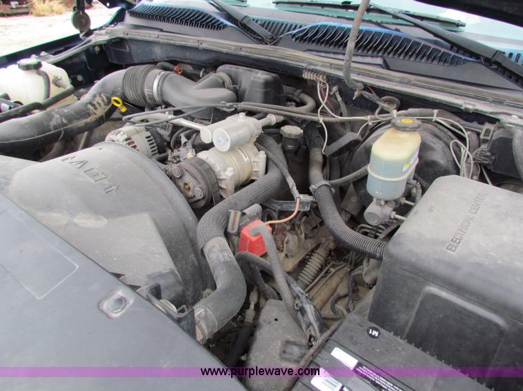 image for item B7096 2002 Chevrolet Silverado C1500 pickup truck