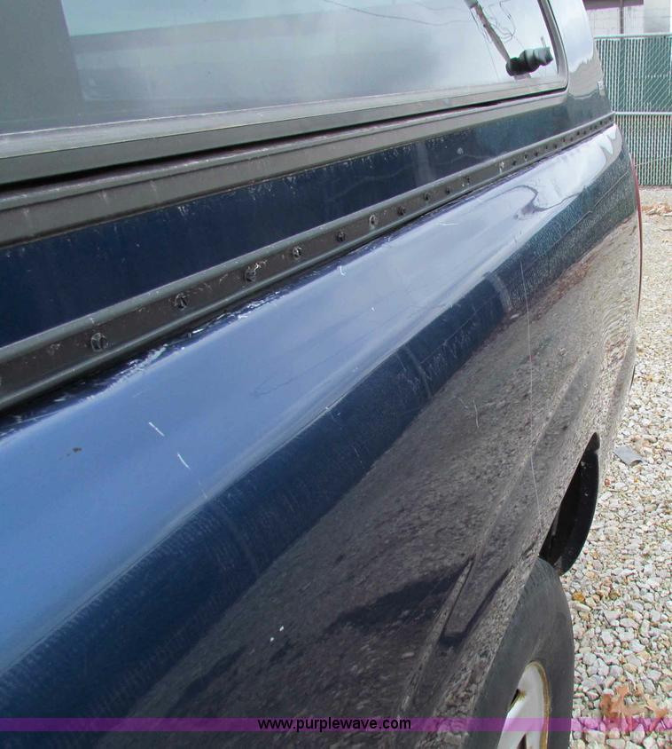 image for item B7096 2002 Chevrolet Silverado C1500 pickup truck