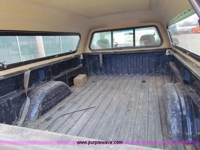 image for item B7096 2002 Chevrolet Silverado C1500 pickup truck
