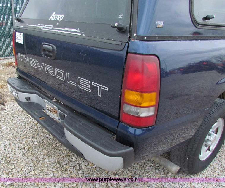 image for item B7096 2002 Chevrolet Silverado C1500 pickup truck