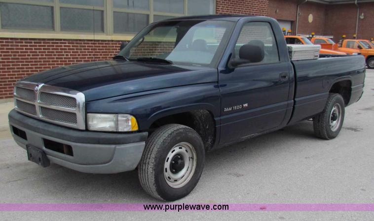 image for item B7097 2001 Dodge Ram 1500 pickup truck