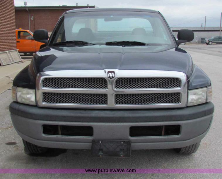 image for item B7097 2001 Dodge Ram 1500 pickup truck