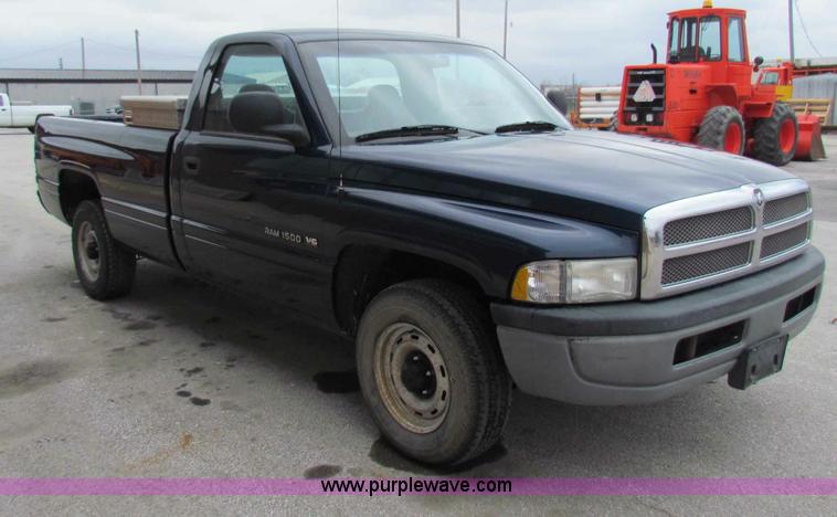 image for item B7097 2001 Dodge Ram 1500 pickup truck