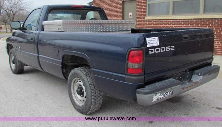 image for item B7097 2001 Dodge Ram 1500 pickup truck