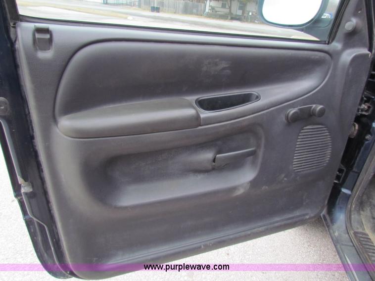 image for item B7097 2001 Dodge Ram 1500 pickup truck