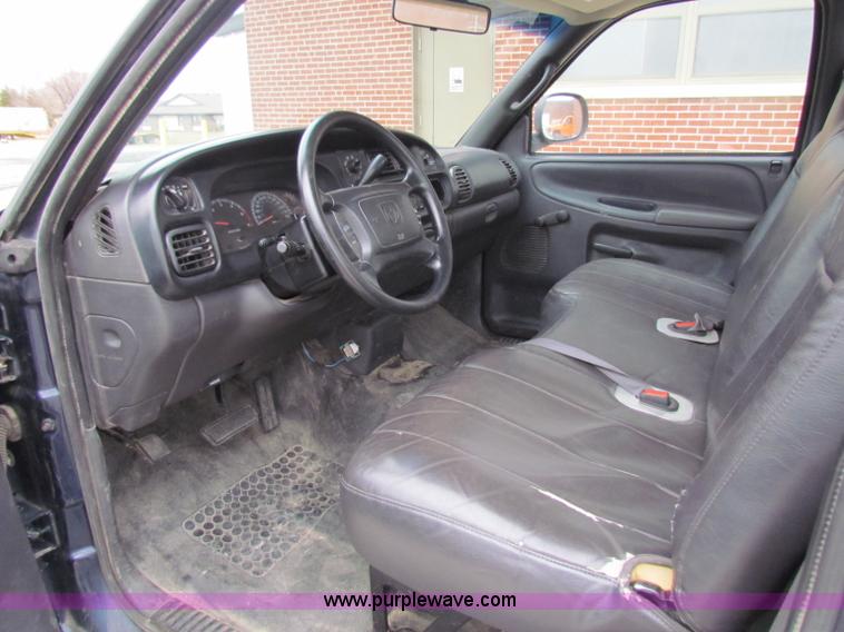 image for item B7097 2001 Dodge Ram 1500 pickup truck