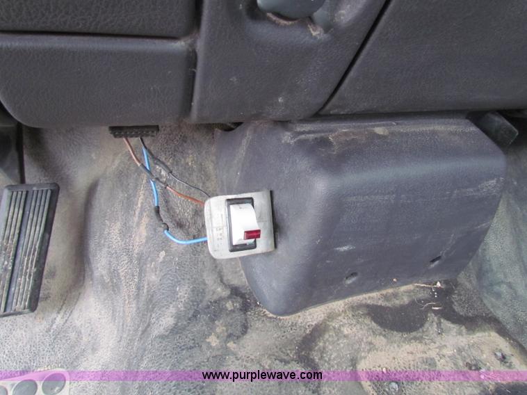 image for item B7097 2001 Dodge Ram 1500 pickup truck