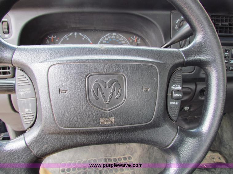 image for item B7097 2001 Dodge Ram 1500 pickup truck