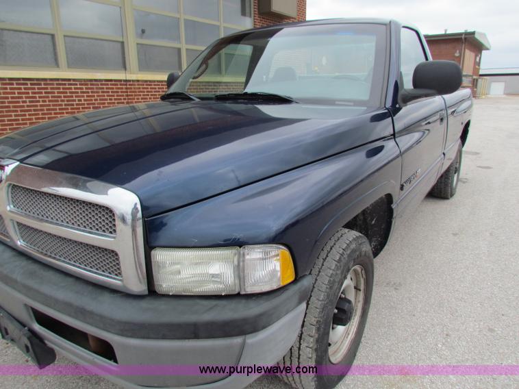 image for item B7097 2001 Dodge Ram 1500 pickup truck