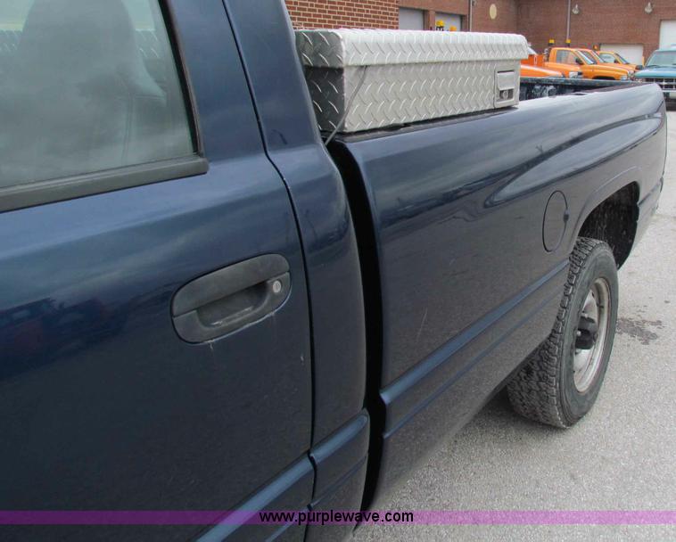 image for item B7097 2001 Dodge Ram 1500 pickup truck
