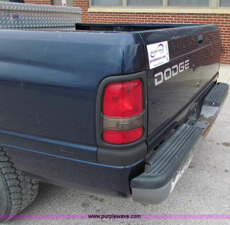 image for item B7097 2001 Dodge Ram 1500 pickup truck