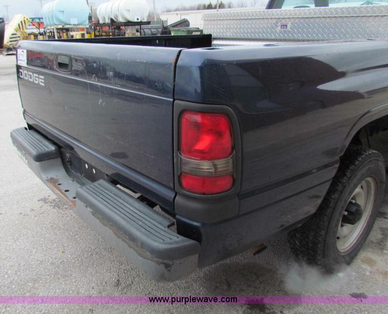 image for item B7097 2001 Dodge Ram 1500 pickup truck