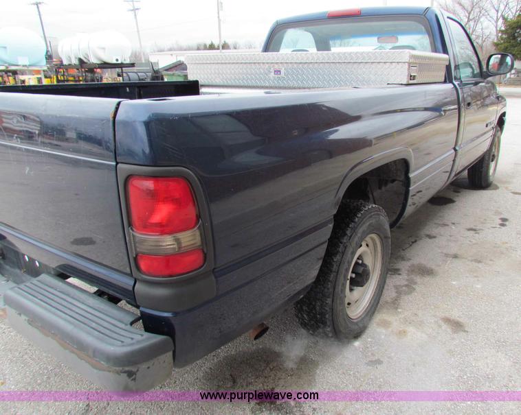image for item B7097 2001 Dodge Ram 1500 pickup truck