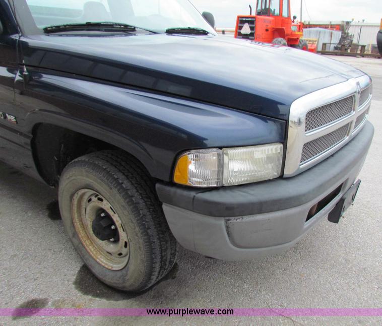 image for item B7097 2001 Dodge Ram 1500 pickup truck