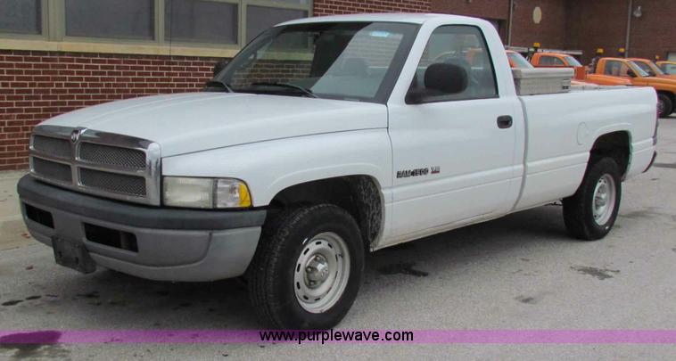 image for item B7098 2001 Dodge Ram 1500 pickup truck