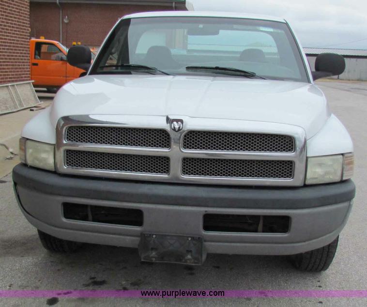 image for item B7098 2001 Dodge Ram 1500 pickup truck