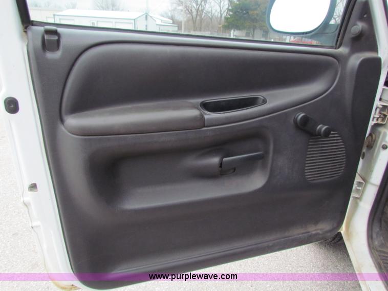 image for item B7098 2001 Dodge Ram 1500 pickup truck