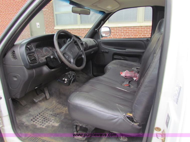 image for item B7098 2001 Dodge Ram 1500 pickup truck