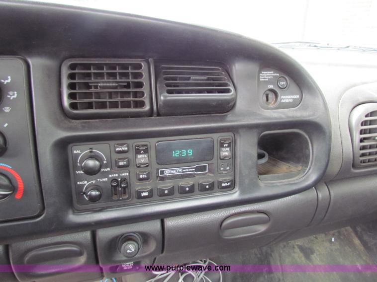 image for item B7098 2001 Dodge Ram 1500 pickup truck