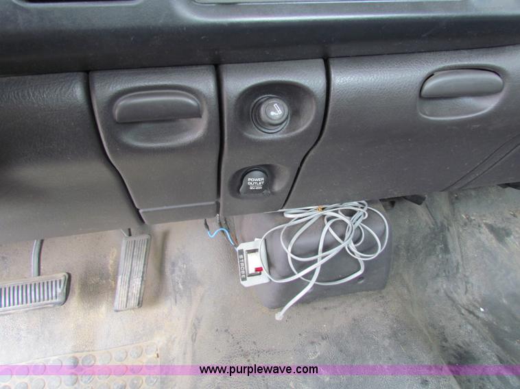 image for item B7098 2001 Dodge Ram 1500 pickup truck