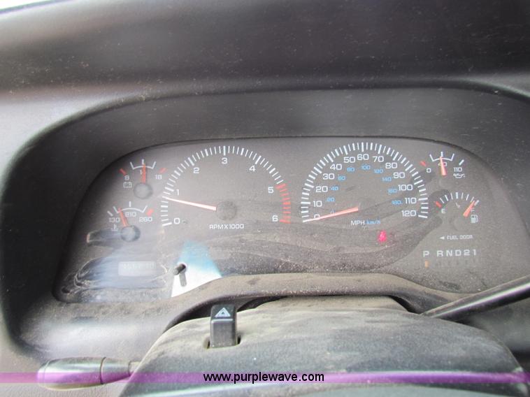 image for item B7098 2001 Dodge Ram 1500 pickup truck