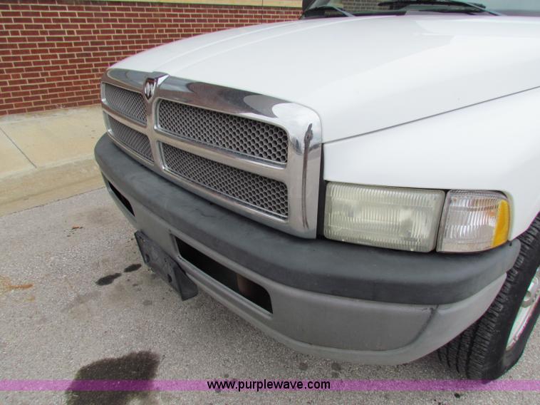 image for item B7098 2001 Dodge Ram 1500 pickup truck