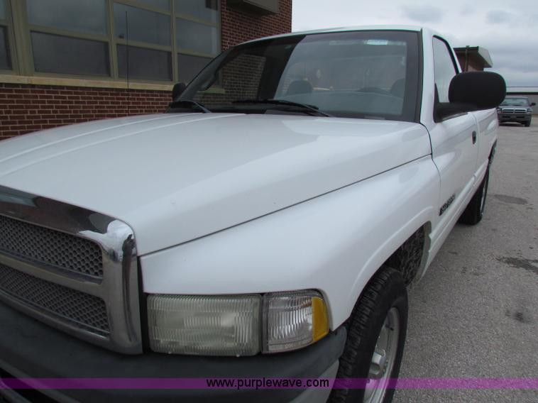 image for item B7098 2001 Dodge Ram 1500 pickup truck
