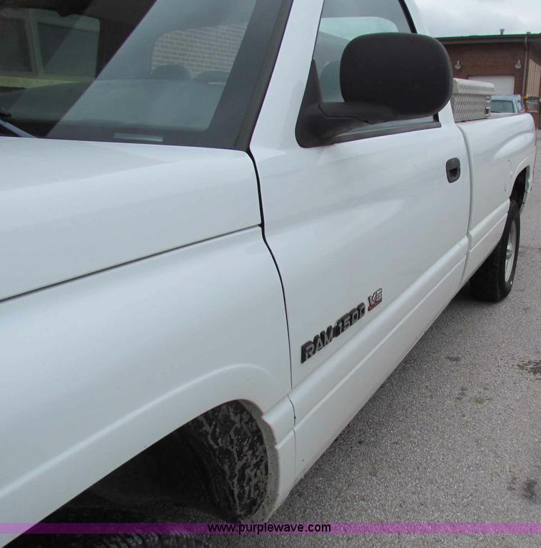image for item B7098 2001 Dodge Ram 1500 pickup truck