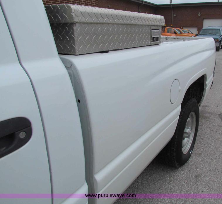 image for item B7098 2001 Dodge Ram 1500 pickup truck