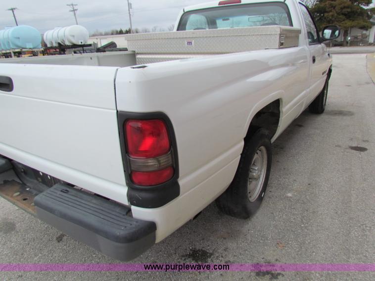 image for item B7098 2001 Dodge Ram 1500 pickup truck