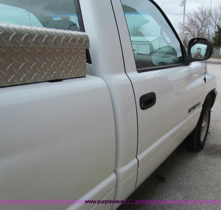 image for item B7098 2001 Dodge Ram 1500 pickup truck