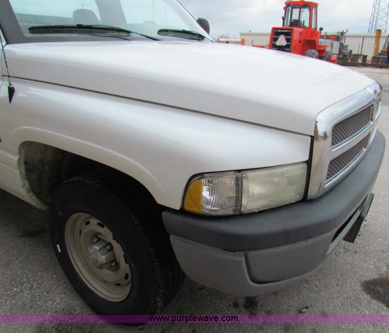 image for item B7098 2001 Dodge Ram 1500 pickup truck