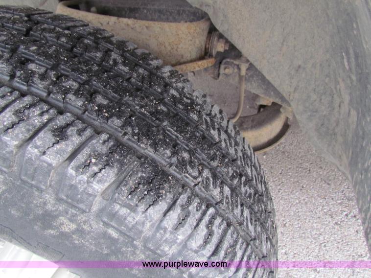 image for item B7098 2001 Dodge Ram 1500 pickup truck