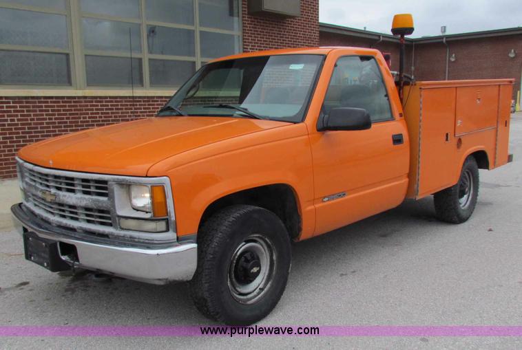 image for item B7099 1998 Chevrolet C2500 pickup truck