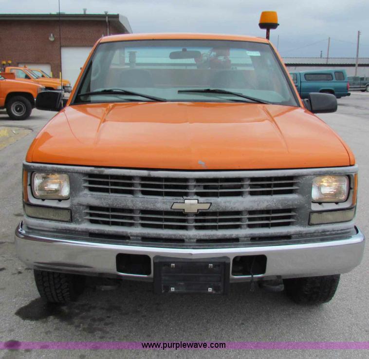 image for item B7099 1998 Chevrolet C2500 pickup truck