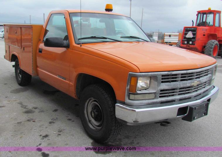 image for item B7099 1998 Chevrolet C2500 pickup truck