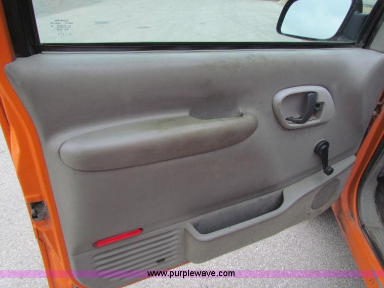 image for item B7099 1998 Chevrolet C2500 pickup truck