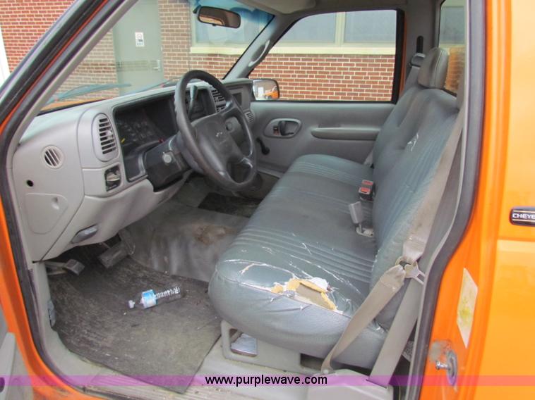 image for item B7099 1998 Chevrolet C2500 pickup truck