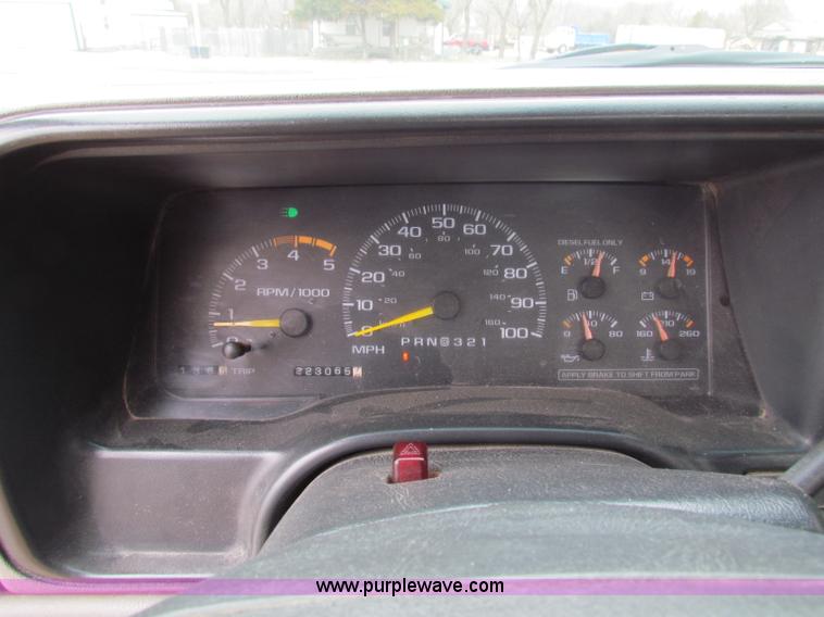 image for item B7099 1998 Chevrolet C2500 pickup truck