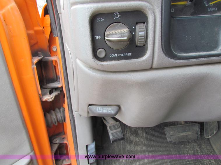 image for item B7099 1998 Chevrolet C2500 pickup truck