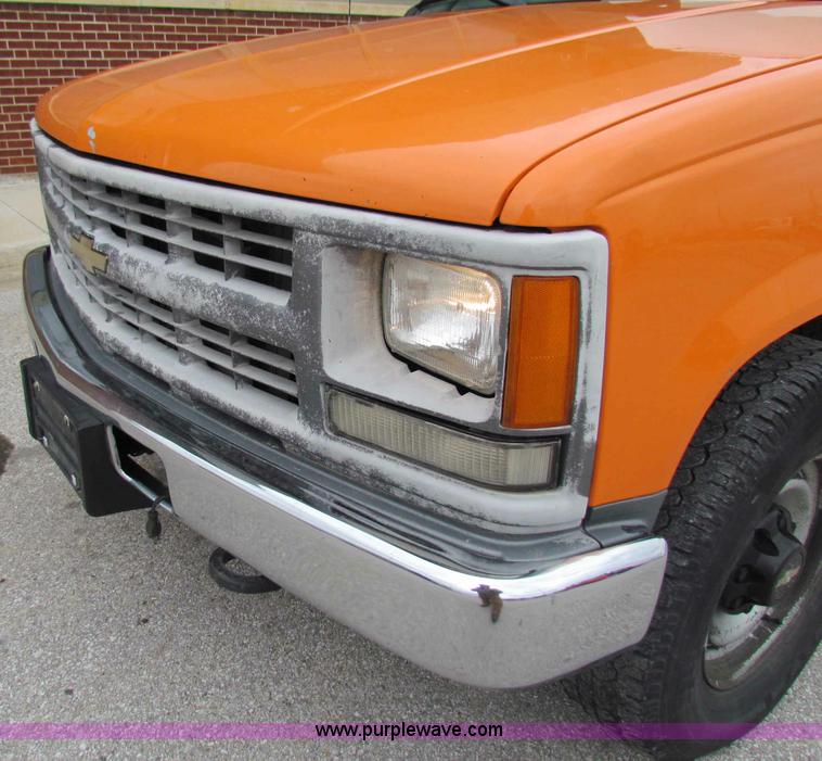 image for item B7099 1998 Chevrolet C2500 pickup truck