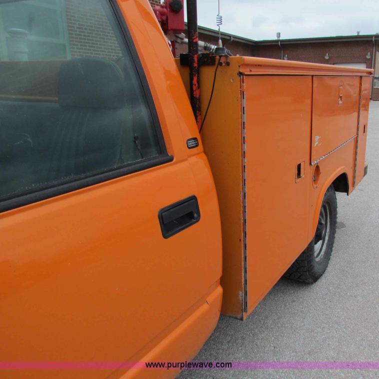 image for item B7099 1998 Chevrolet C2500 pickup truck