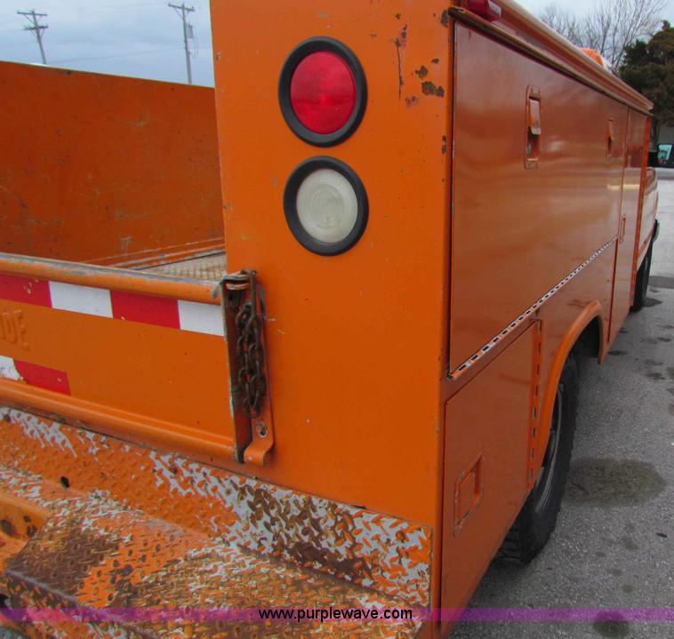 image for item B7099 1998 Chevrolet C2500 pickup truck