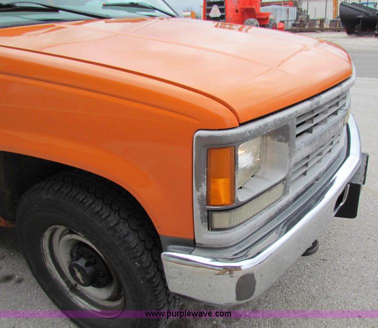 image for item B7099 1998 Chevrolet C2500 pickup truck