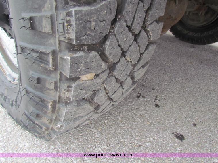 image for item B7099 1998 Chevrolet C2500 pickup truck