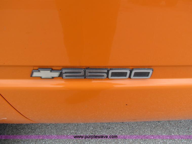 image for item B7099 1998 Chevrolet C2500 pickup truck