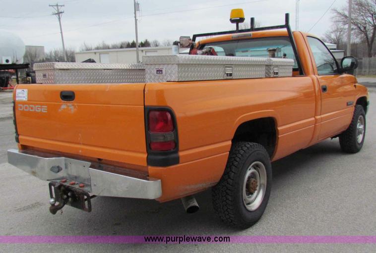 image for item B7100 2001 Dodge Ram 2500 pickup truck