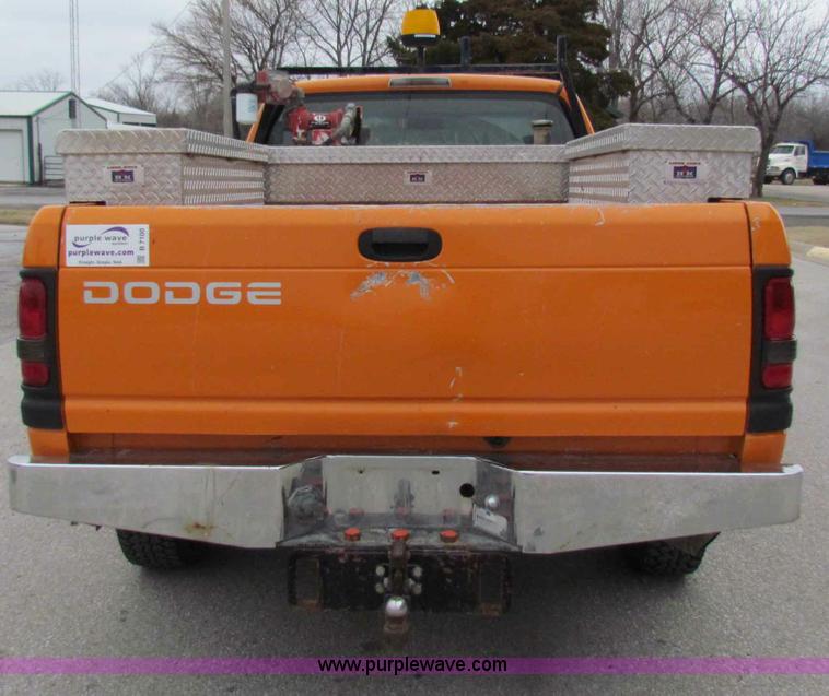 image for item B7100 2001 Dodge Ram 2500 pickup truck