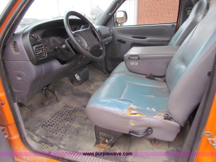 image for item B7100 2001 Dodge Ram 2500 pickup truck